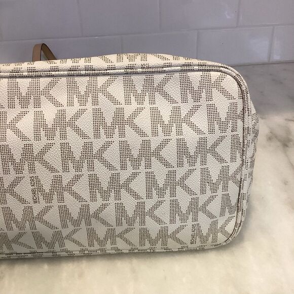 Michael Kors Monogram Carry All Tote Bag - Picture 9 of 15